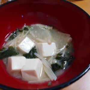 大根と豆腐とアゲとエノキのわかめ味噌汁